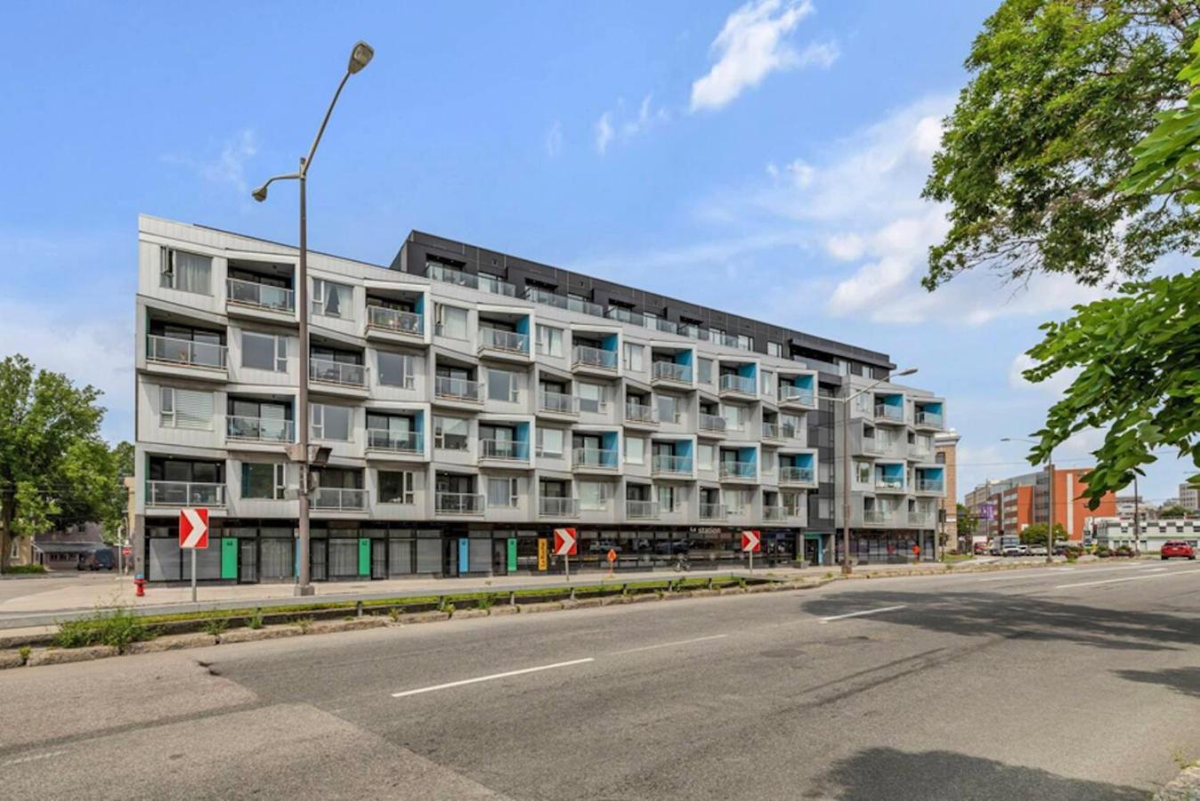 Initial / Gallery / Qc+parking Quebec City