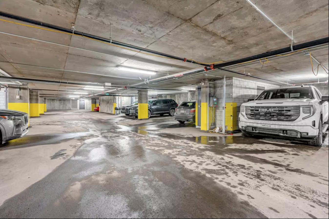 Initial / Gallery / Qc+parking Quebec City