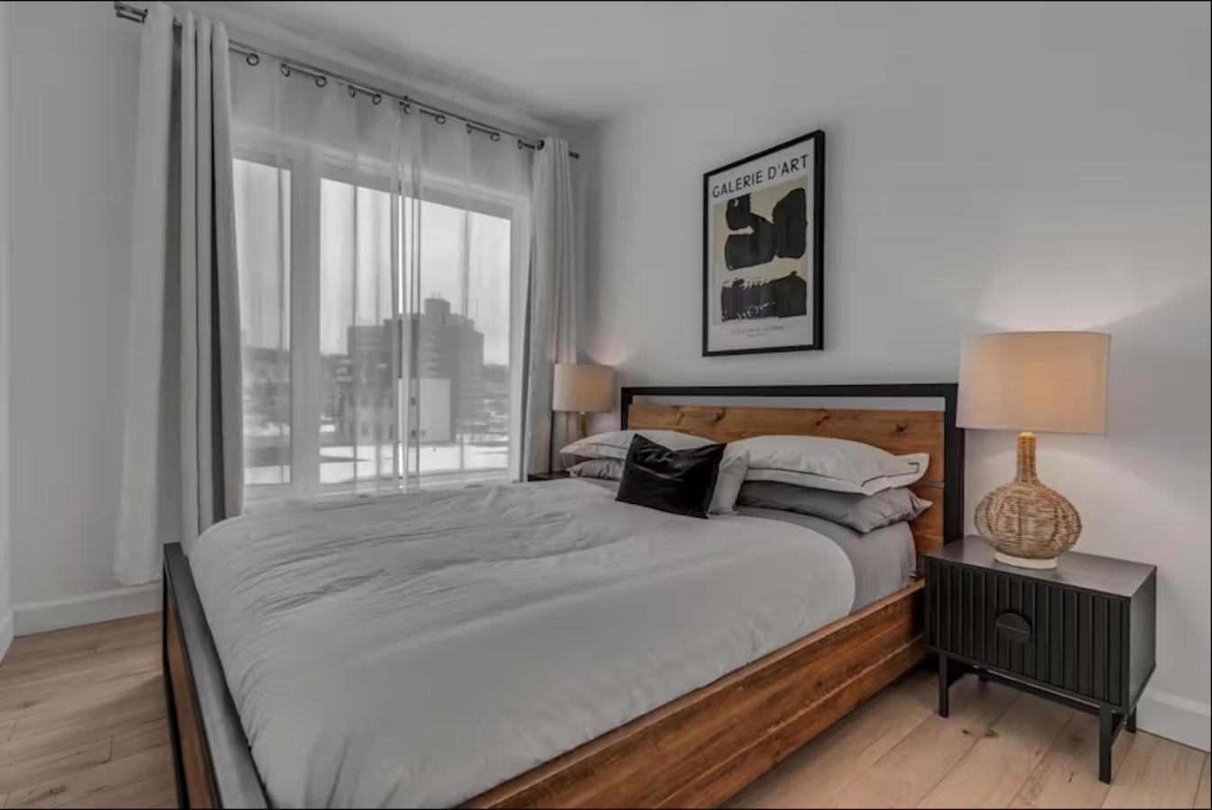 Initial / Gallery / Qc+parking Quebec City